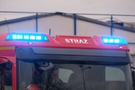 woz strazy pozarnej na sygnale