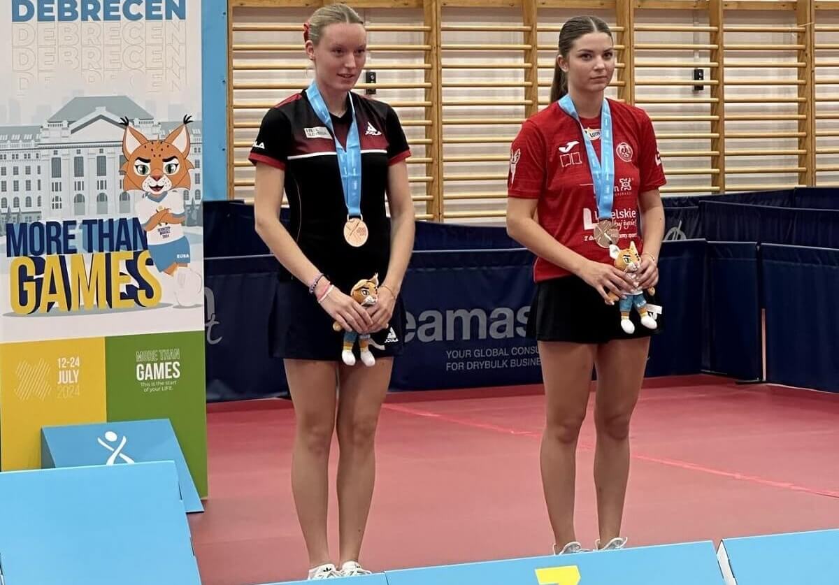 Ilona Sztwiertnia z brązowym medalem na Akademickich Igrzyskach Europejskich 1 Pozowanie na podium