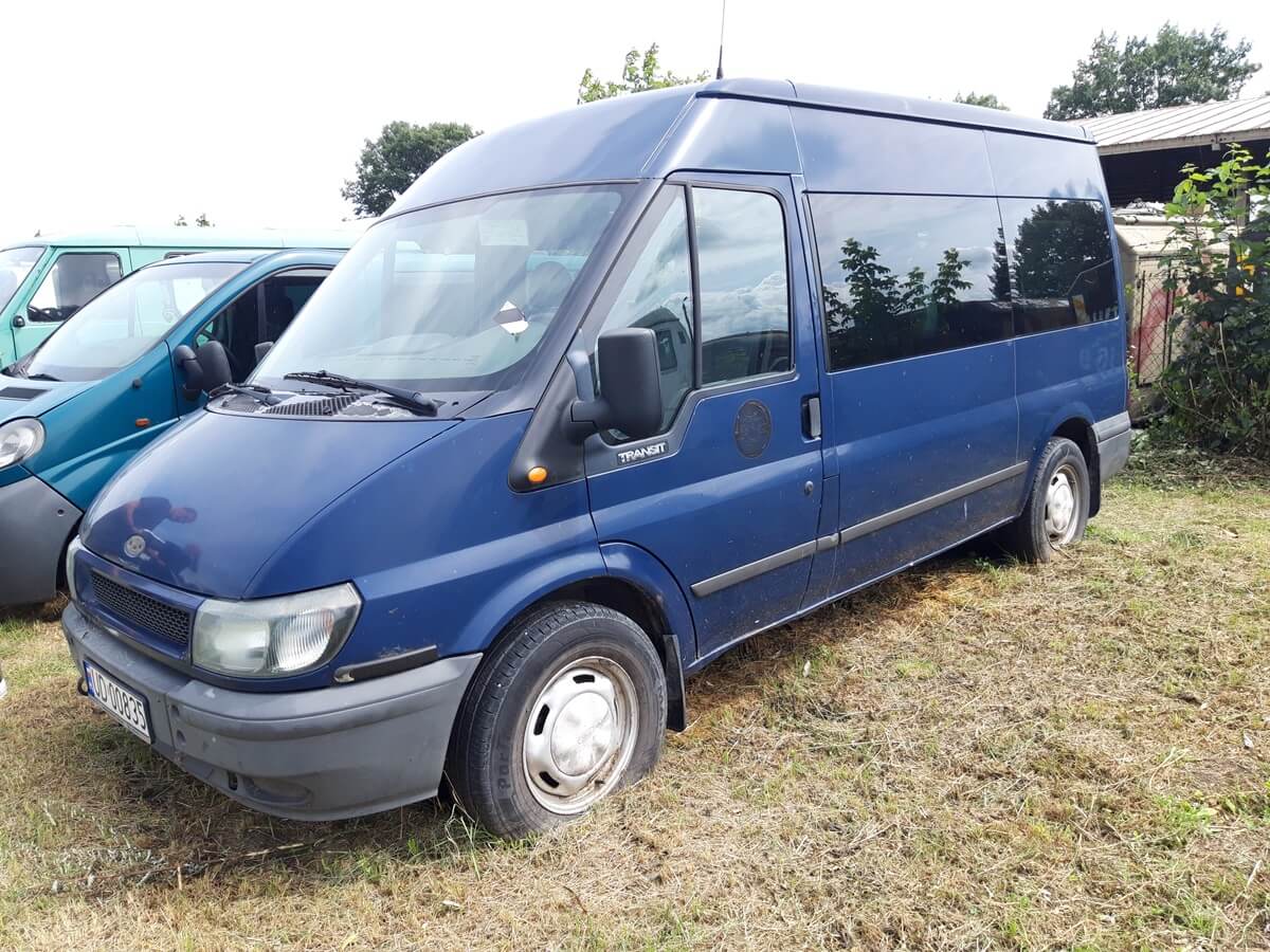 Agencja Mienia Wojskowego organizuje letnią wyprzedaż. Do kupienia pojazdy, motorówki, a także sprzęt warsztatowy 2 Ford TRANSIT 330 2,4 TCI