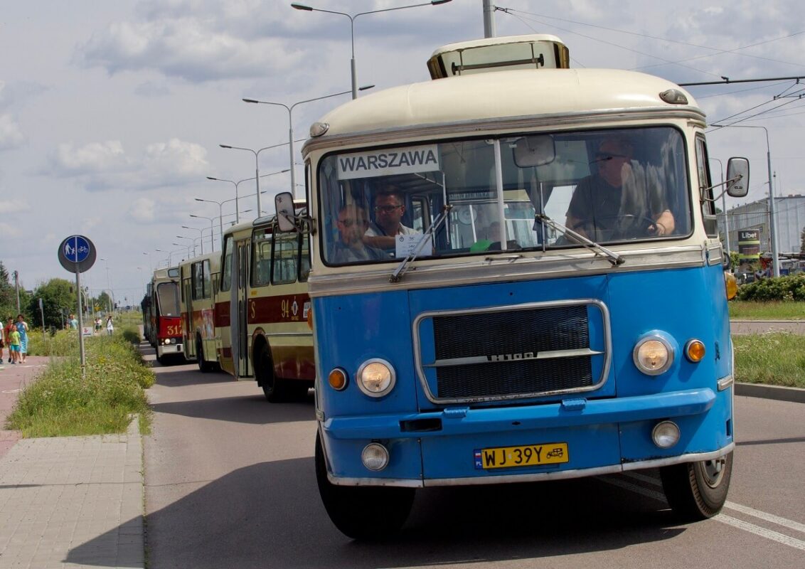 Lublin świętował 95-lecie komunikacji miejskiej. Wystawa autobusów z całej Polski 1 Niebieski zabytkowy autobus