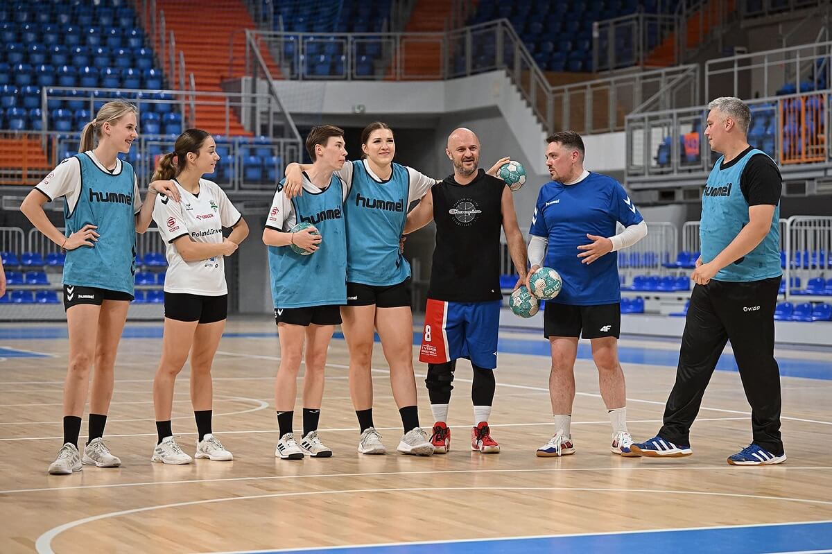 Wspólny Trening z Partnerami MKS FunFloor: Tradycja, która Łączy Drużynę 2 Mecz z partnerami drużyny