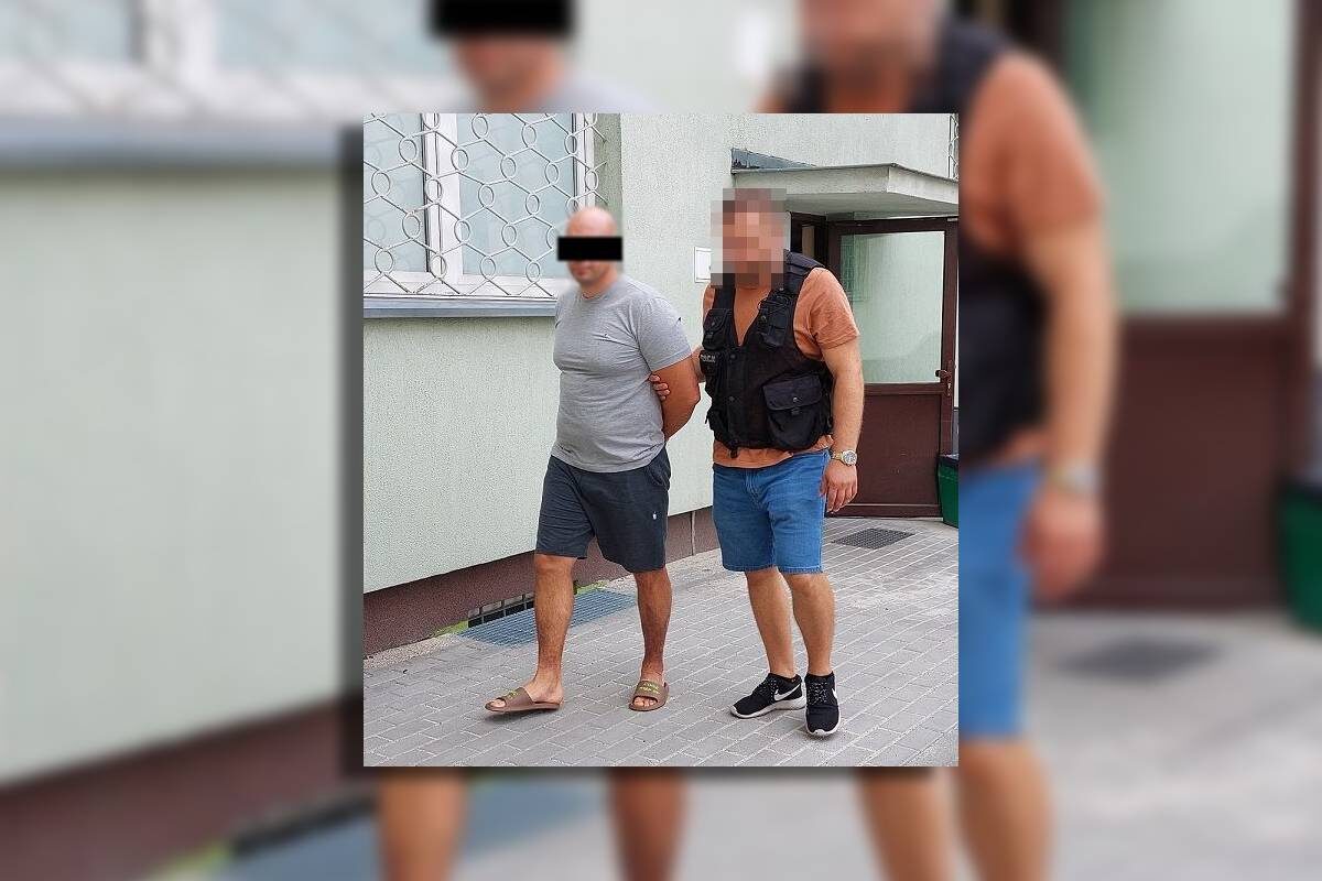 Policjanci zatrzymali złodziei samochodów – straty przekraczają 600 tysięcy złotych! 3 zatrzymany prowadzony przez policjanta