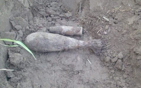 Niebezpieczne znalezisko z czasów II Wojny Światowej odkryte w Rachodoszczach 1 Niewybuchy w ziemi