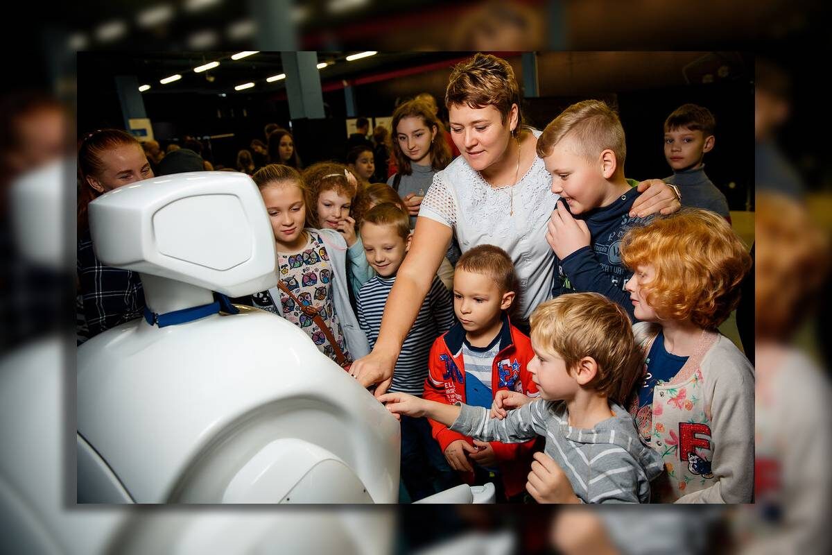 Odkryj magię technologii na wystawie Technolandia! 1 dzieci, robot