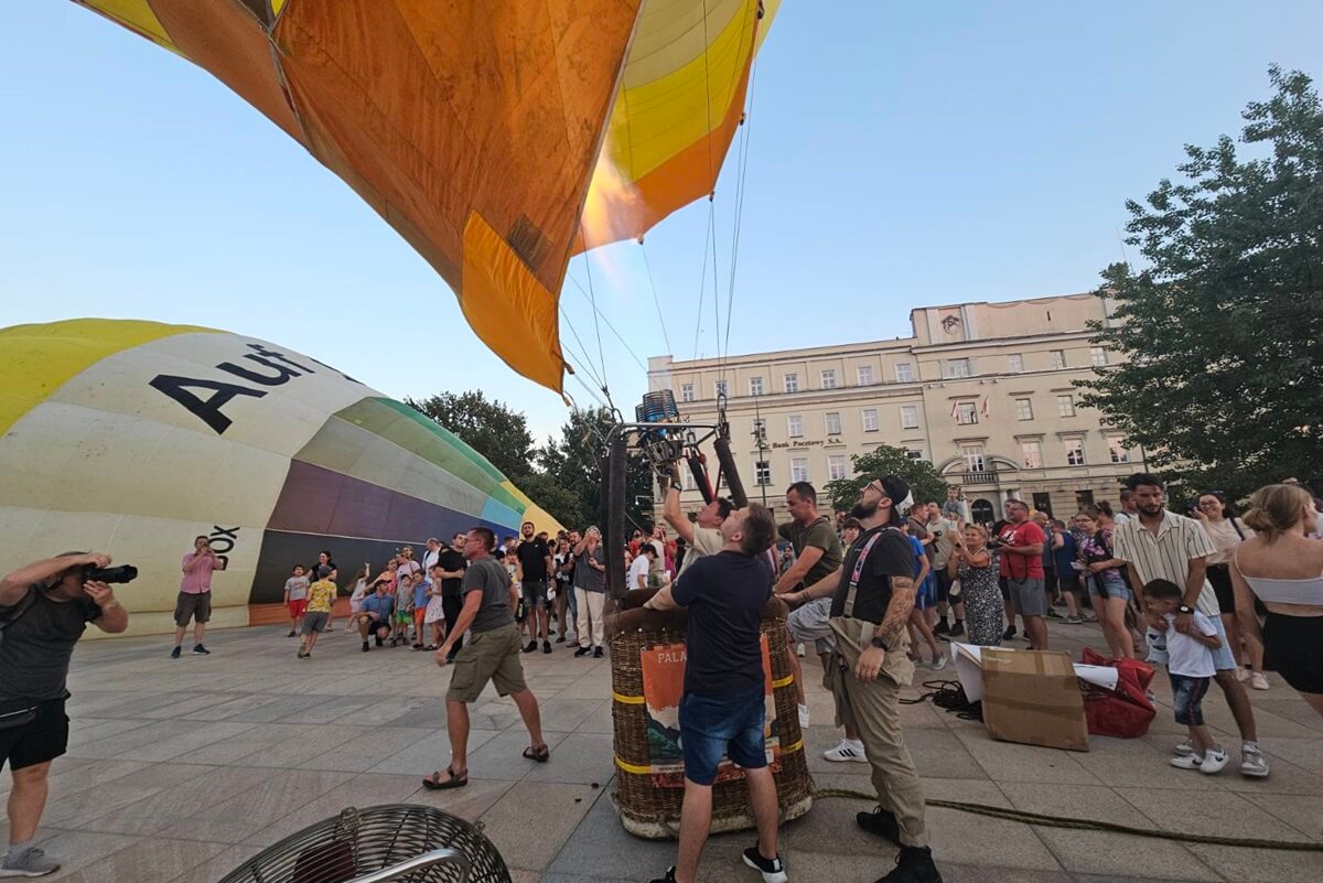 Pogoda pokrzyżowała plany: start się nie udał, ale chętni zwiedzili wnętrze balonu, a najmłodsi unieśli się balonem na uwięzi 3 Fiesta Balonowa na Placu Litewskim w Lublinie