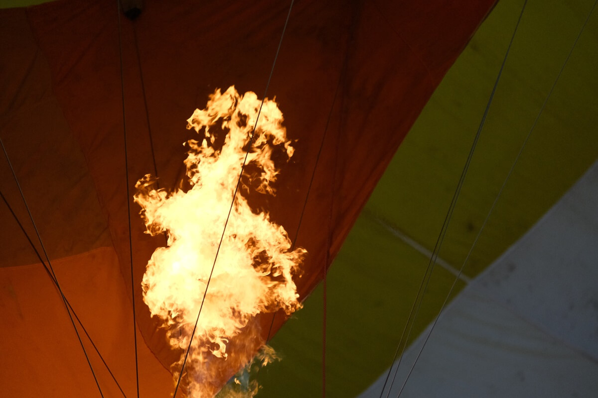 Pogoda pokrzyżowała plany: start się nie udał, ale chętni zwiedzili wnętrze balonu, a najmłodsi unieśli się balonem na uwięzi 4 Fiesta Balonowa na Placu Litewskim w Lublinie