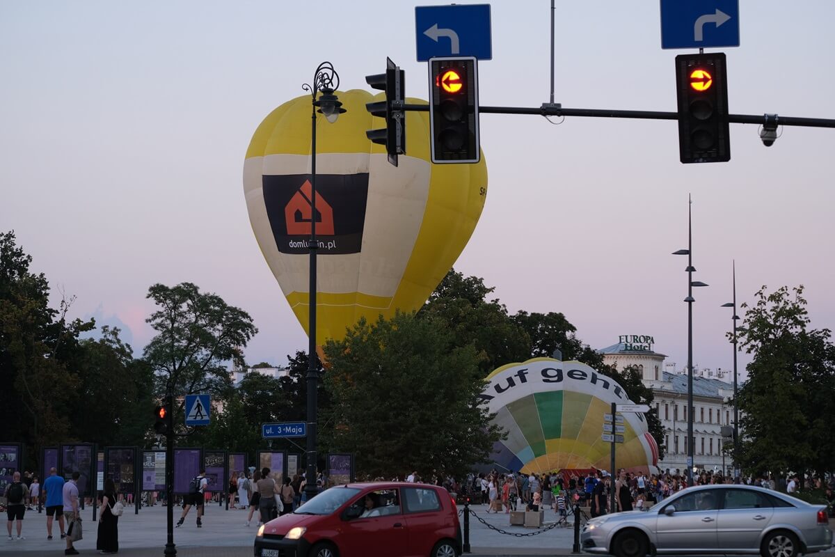 Pogoda pokrzyżowała plany: start się nie udał, ale chętni zwiedzili wnętrze balonu, a najmłodsi unieśli się balonem na uwięzi 6 Fiesta Balonowa na Placu Litewskim w Lublinie