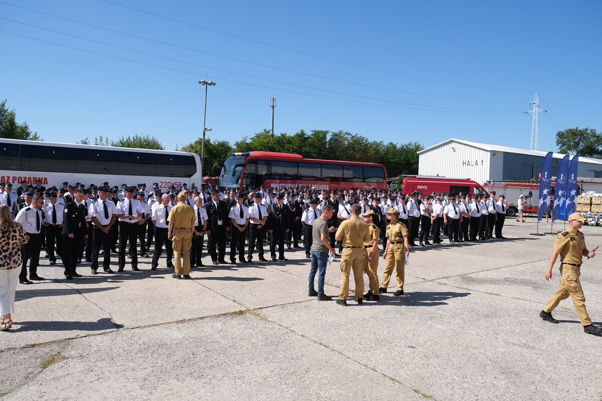 Przekazanie motopomp, dronów i przyczepy dla strażaków z województwa lubelskiego