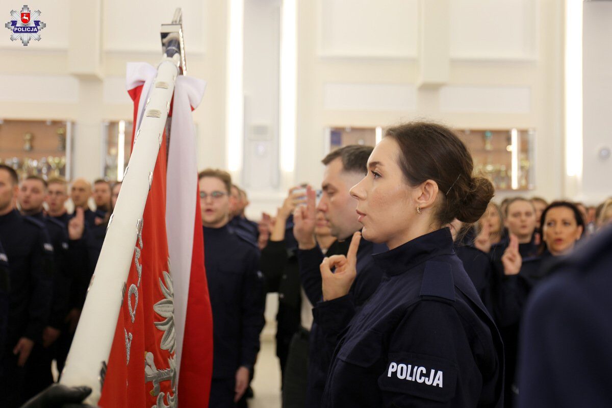 Nowi policjanci i policjantki złożyli ślubowanie. W szeregi lubelskiego garnizonu wkroczyło 70 nowych funkcjonariuszy 3 Ślubowanie nowych policjantów w Lublinie