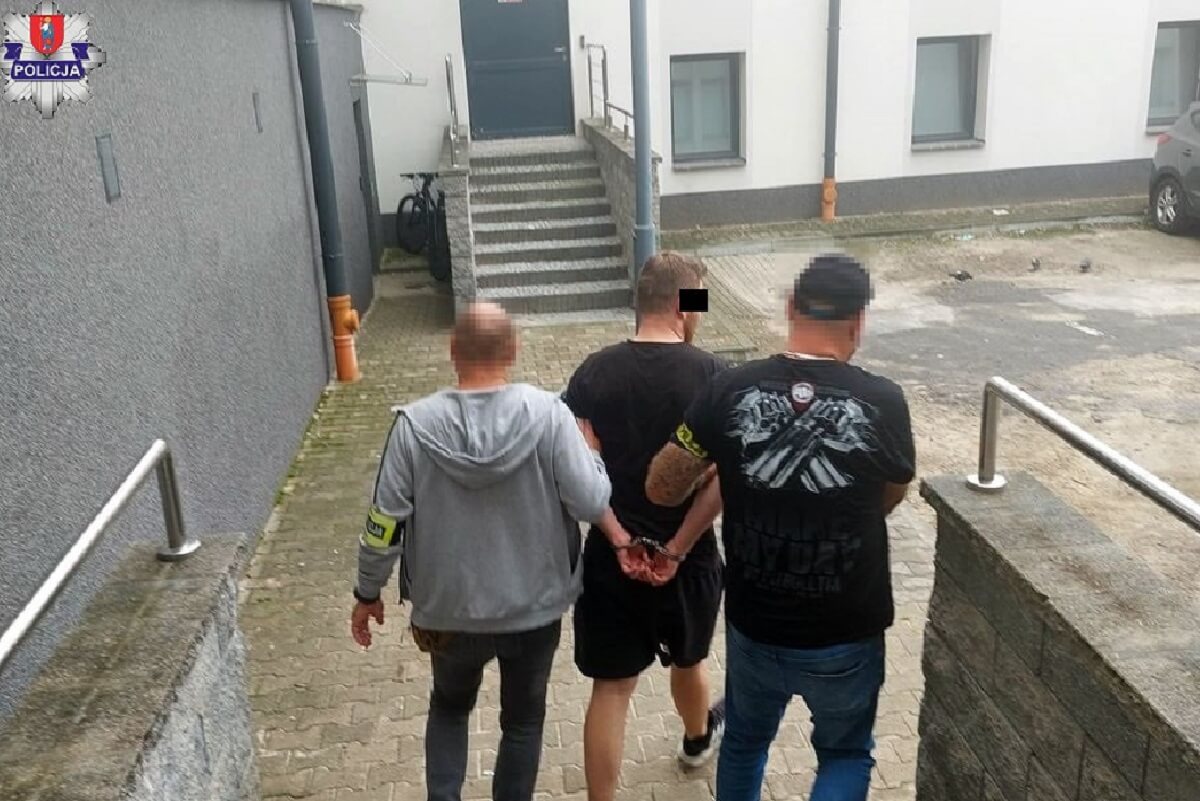 24-latek, miał ukryte w różnych miejscach 42 - kilo marihuany o wartości 2 000 000 zł. "Trudnił się handlem" 2 Zatrzymanie dilera
