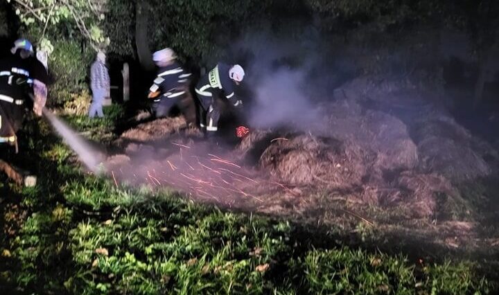 Pożar pustostanu w Gutanowie. Nocna akcja strażaków z OSP Garbów zapobiegła rozprzestrzenieniu się ognia 2 Pożar pustostanu