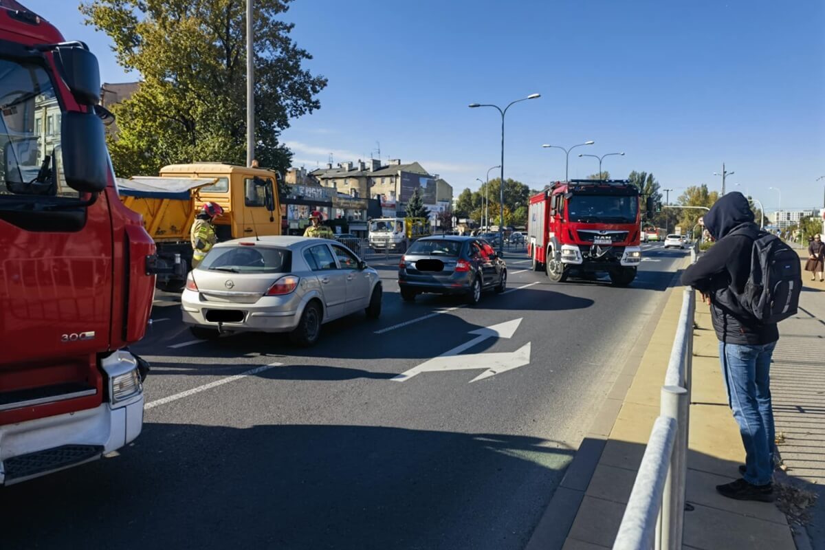 Zderzenie opla ze skodą na al. Tysiąclecia