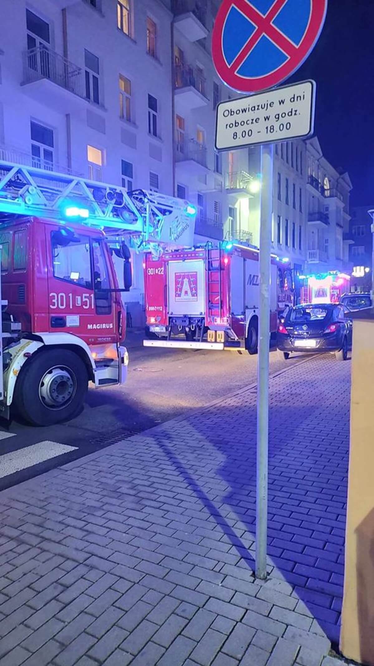 Zapaliło się drewno składowane przy piecu. W kamienicy w centrum Lublina interweniowały trzy zastępy straży pożarnej 1 Interwencja strażaków do pożaru w mieszkaniu przy ul. Niecałej
