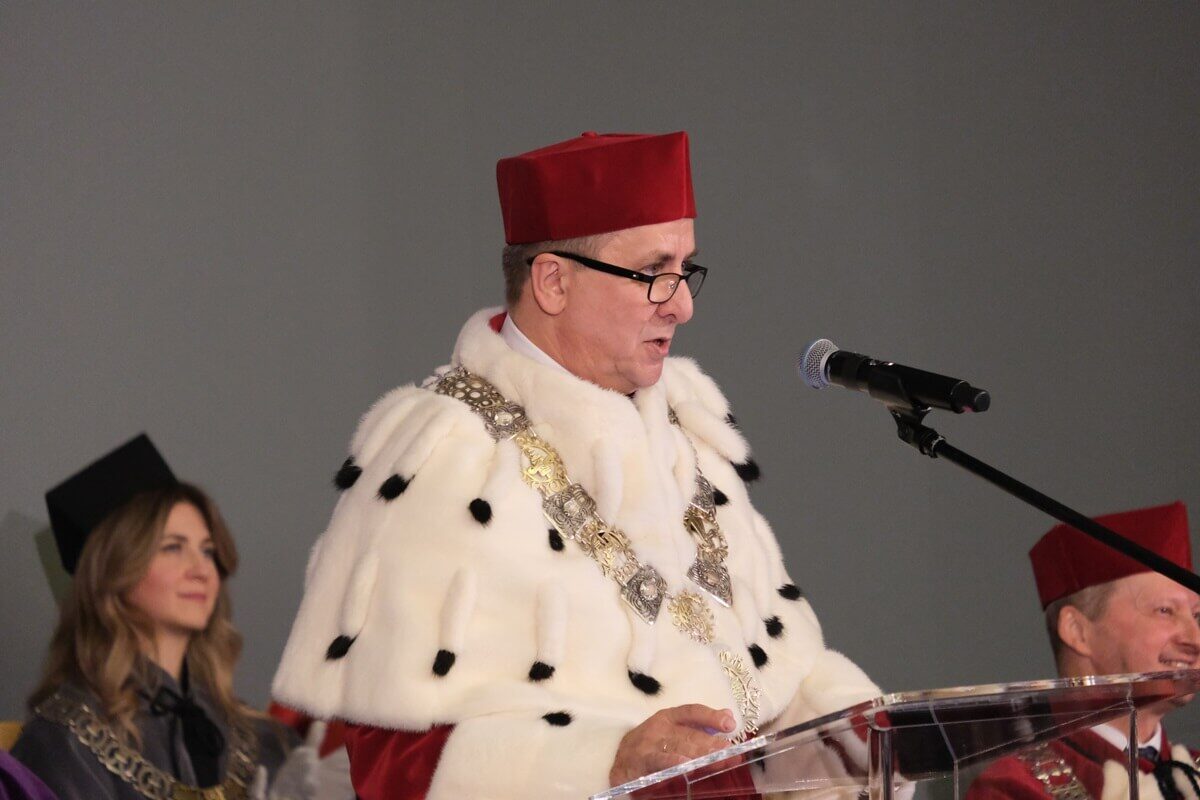 Anne Applebaum, Agnieszka Holland i Olga Tokarczuk z tytułami doktora honoris causa UMCS. Uczelnia wyróżniła już 91 osób 2 Anne Applebaum, Agnieszka Holland i Olga Tokarczuk uhonorowane tytułem doktora honoris causa UMCS