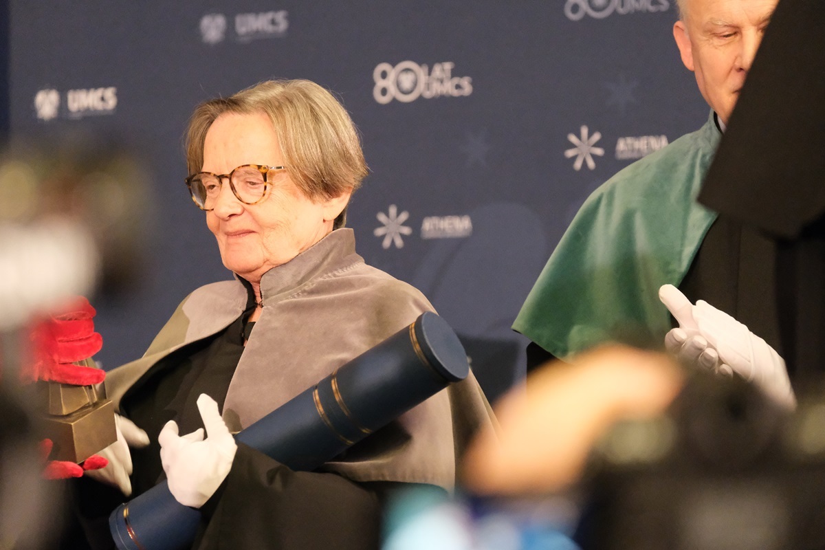 Anne Applebaum, Agnieszka Holland i Olga Tokarczuk z tytułami doktora honoris causa UMCS. Uczelnia wyróżniła już 91 osób 5 Anne Applebaum, Agnieszka Holland i Olga Tokarczuk uhonorowane tytułem doktora honoris causa UMCS