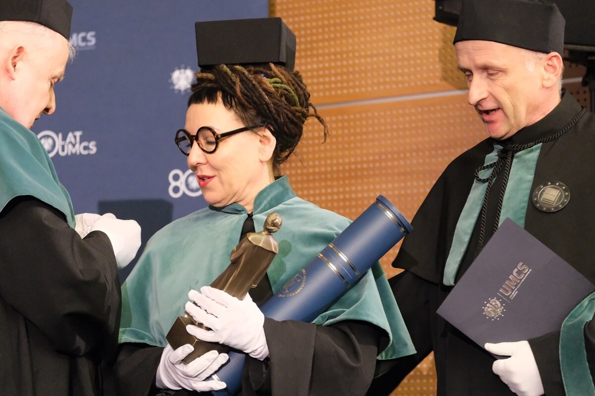 Anne Applebaum, Agnieszka Holland i Olga Tokarczuk z tytułami doktora honoris causa UMCS. Uczelnia wyróżniła już 91 osób 6 Anne Applebaum, Agnieszka Holland i Olga Tokarczuk uhonorowane tytułem doktora honoris causa UMCS