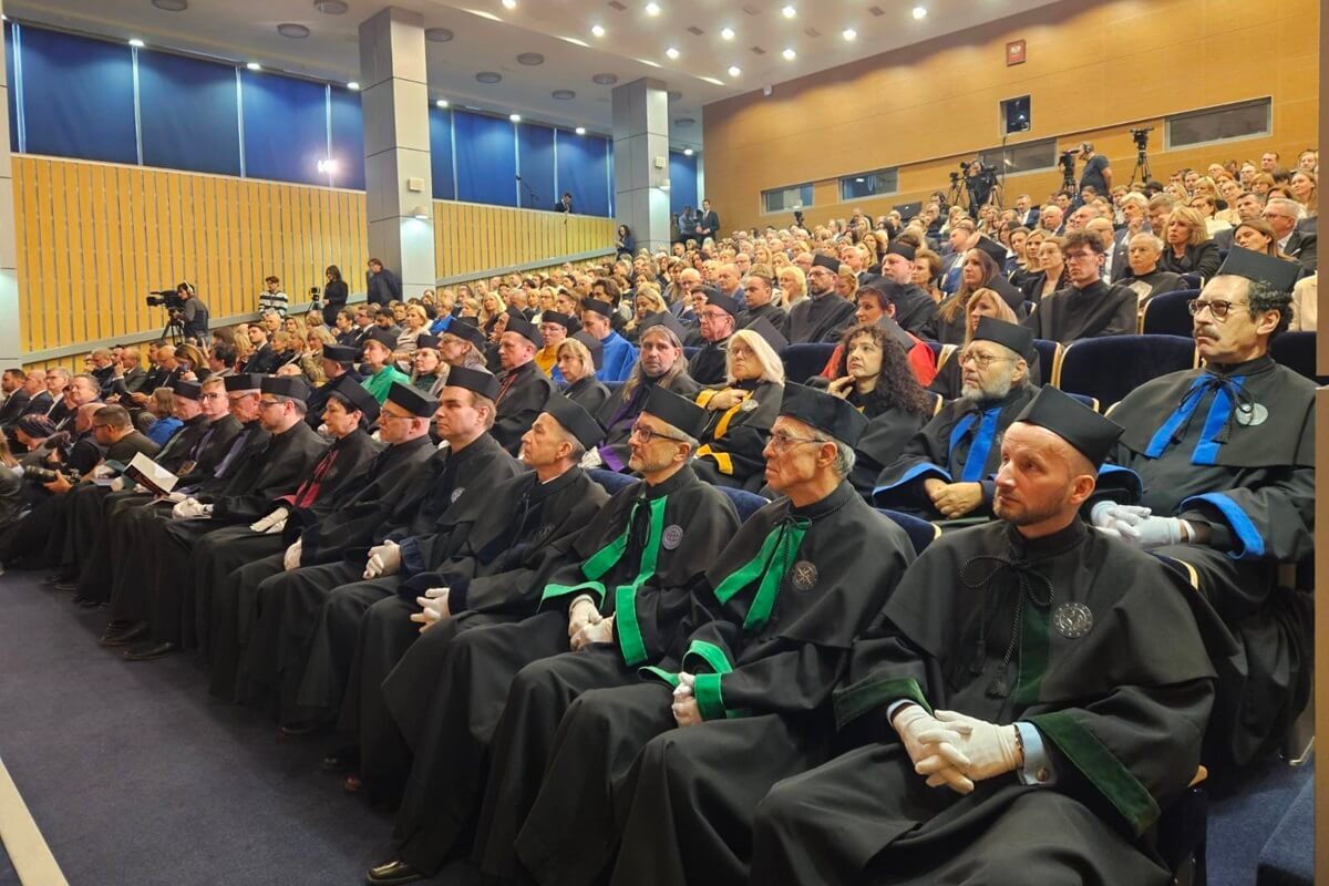 Anne Applebaum, Agnieszka Holland i Olga Tokarczuk z tytułami doktora honoris causa UMCS. Uczelnia wyróżniła już 91 osób 3 Anne Applebaum, Agnieszka Holland i Olga Tokarczuk uhonorowane tytułem doktora honoris causa UMCS