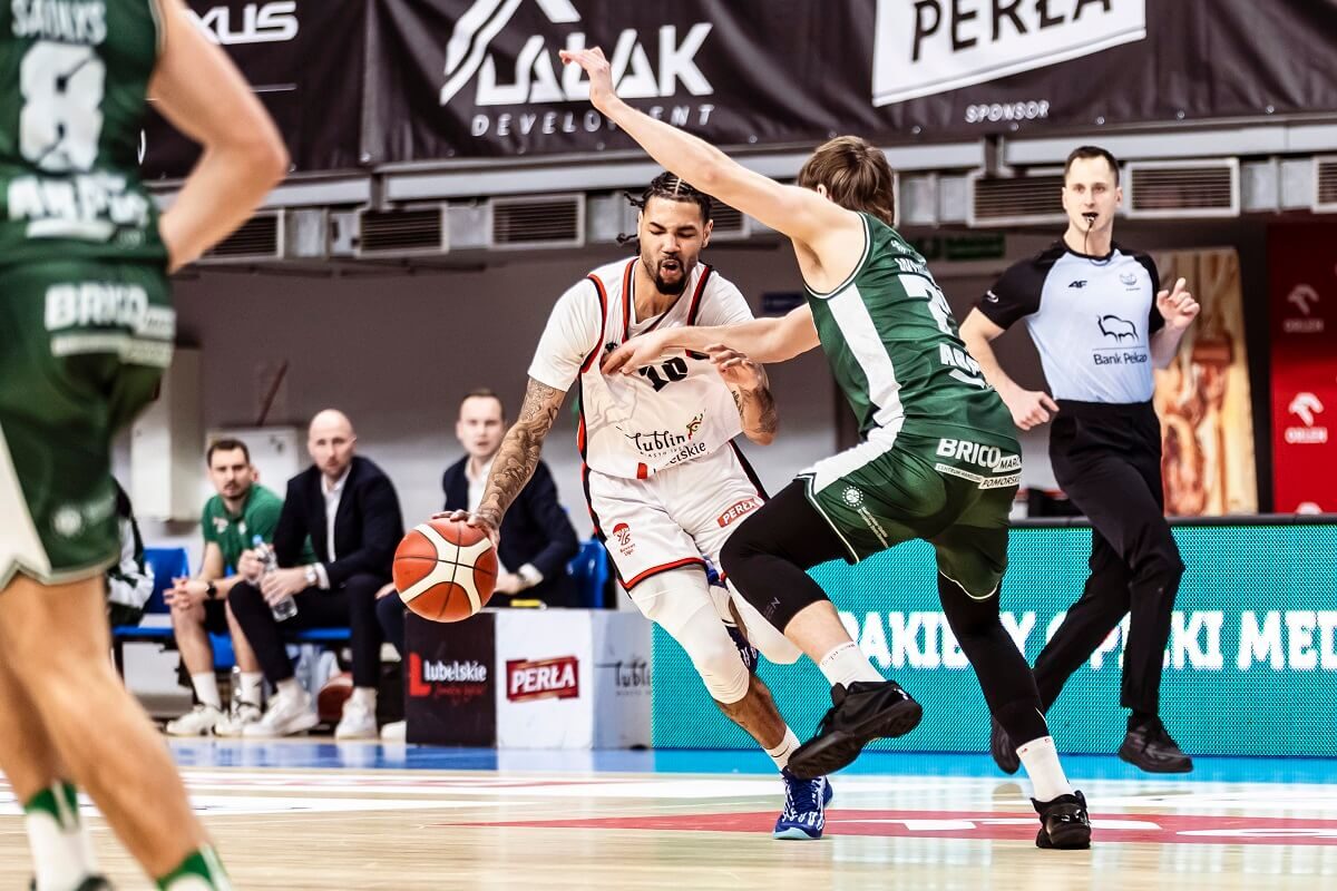 Start Lublin nie do zatrzymania. Koszykarska seria zwycięstw po zaciętej walce trwa 2 koszykarze