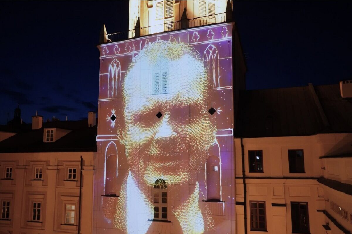 Lublin rozświetlą wyjątkowe "Iluminacje Miasta". Trzy symboliczne budynki staną się wielkimi ekranami! 1 Mapping na wieży Trynitarskiej