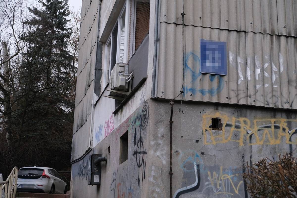 18-latka znaleziona martwa w mieszkaniu, policjanci zatrzymali dwóch 24-latków. Co tam się wydarzyło? 2 Martwa 18-latka w mieszkaniu przy ul. Głębokiej