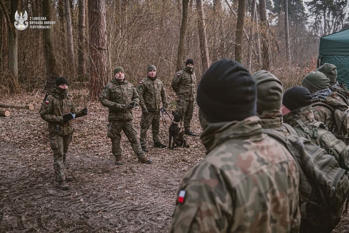 Terytorialsi i psy ratownicze w akcji. Lubelska Grupa K9 doskonali swoje umiejętności 1 Grupa K9 2 LBOT