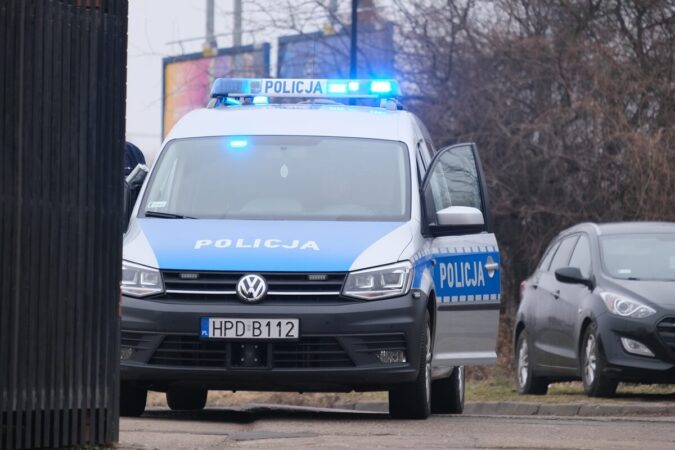 interweniujacy patrol policji