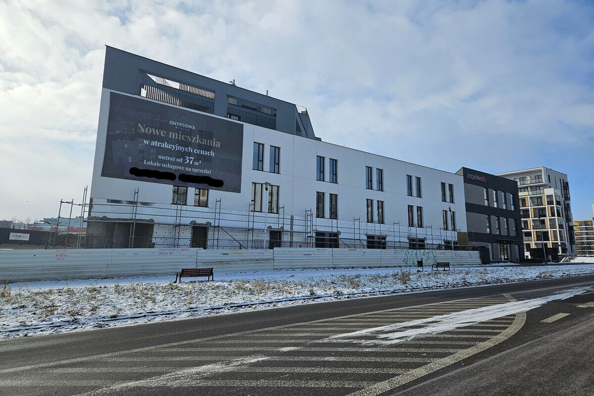 Ponad 260 tysięcy złotych miesięcznie – tyle miasto będzie płacić za wynajem budynku dla blisko 560 uczniów 1 Onyksowa Design