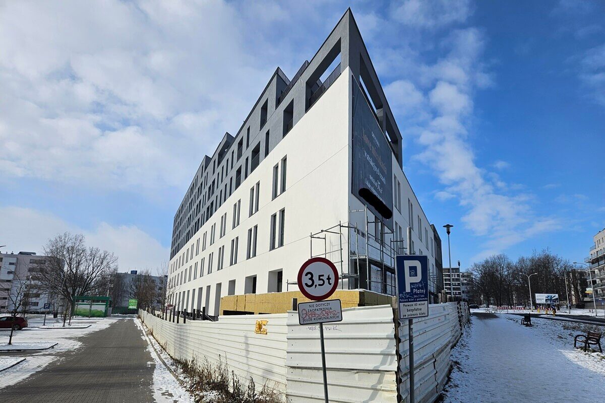 Ponad 260 tysięcy złotych miesięcznie – tyle miasto będzie płacić za wynajem budynku dla blisko 560 uczniów 2 Onyksowa Design