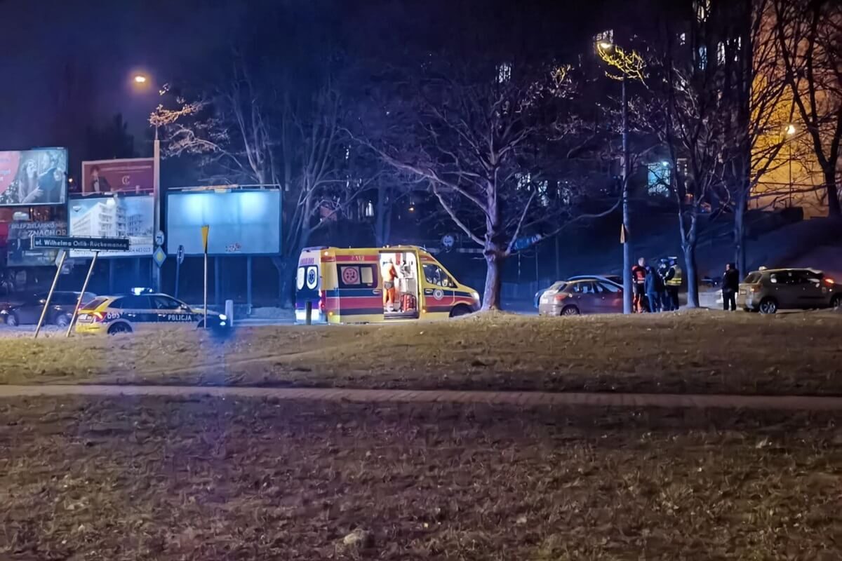 Zderzenie peugeota ze skodą na rondzie Berbeckiego w Lublinie