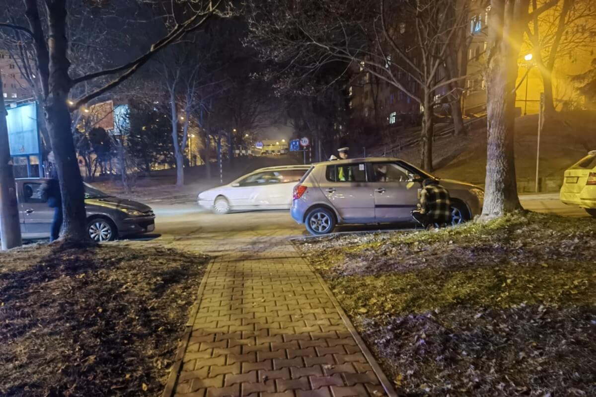 Zderzenie peugeota ze skodą na rondzie Berbeckiego w Lublinie