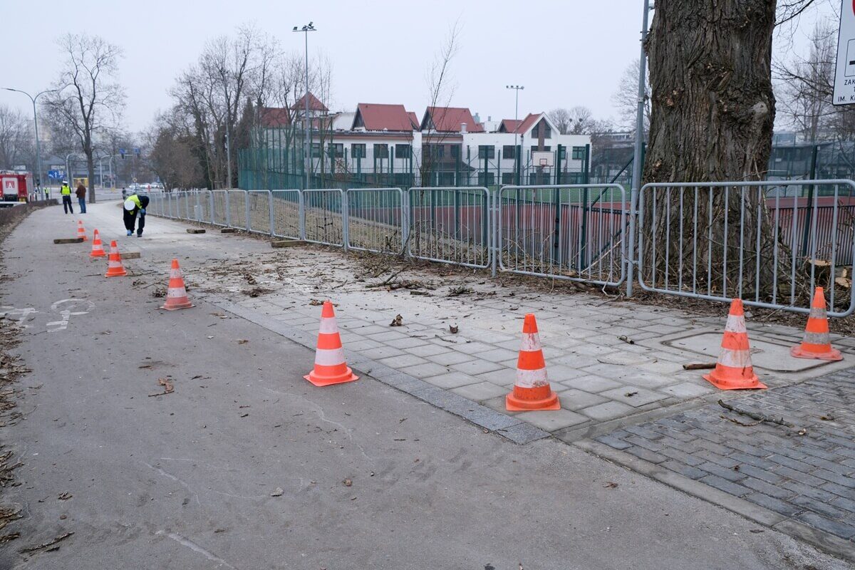 Podnośnik stoczył się na ul. Poniatowskiego w Lublinie