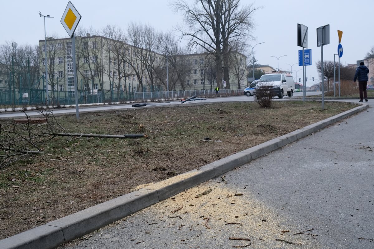 Podnośnik stoczył się na ul. Poniatowskiego w Lublinie