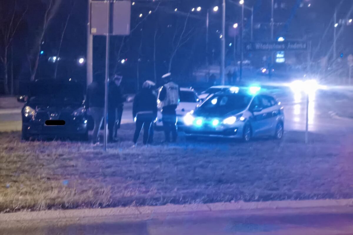 Zderzenie renaulta z nissanem na rondzie Berbeckiego w Lublinie