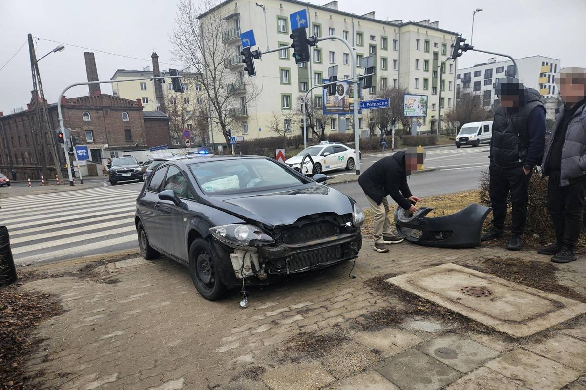Zderzenie toyoty z seatem na skrzyżowaniu ulic Północna, Prusa, Jaczewskiego i Biernackiego w Lublinie
