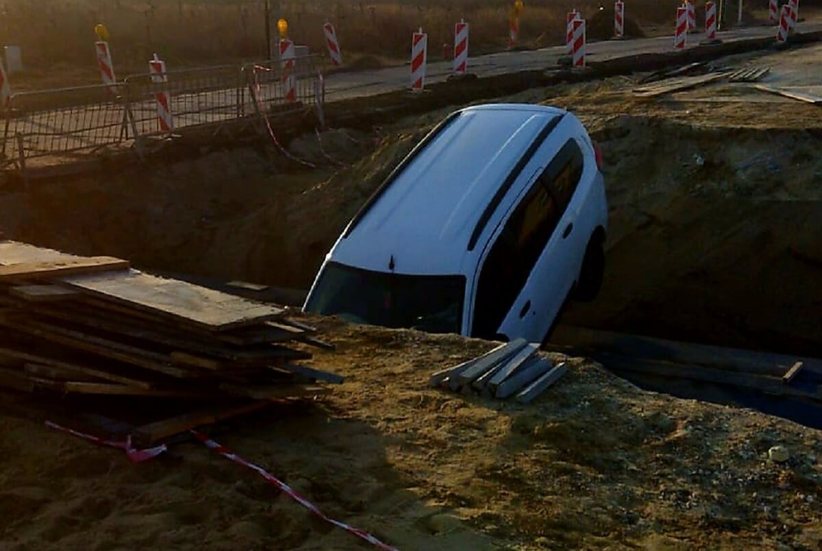 Pijany i z narkotykami uderzył w betonowy przepust. Kierowca miał 1,5 promila 1 Samochód uderzył w betonowy przepust