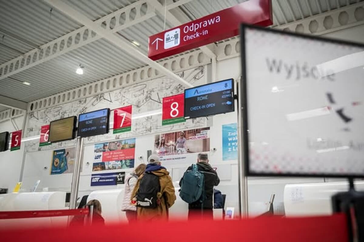 Nowe połączenie z Lublina do Rzymu oficjalnie zainaugurowane! Samolot przeszedł "chrzest" na pasie startowym 2 Nowe połączenie Rzym - Lublin