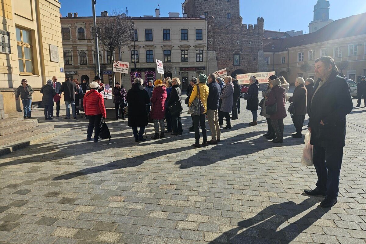 Mieszkańcy Lublina po raz czwarty wyszli na ulice miasta. Protestowali przeciwko budowie trzech spalarni śmieci 1 Protest mieszkańców Lublina wobec planów budowy trzech spalarni śmieci w mieście