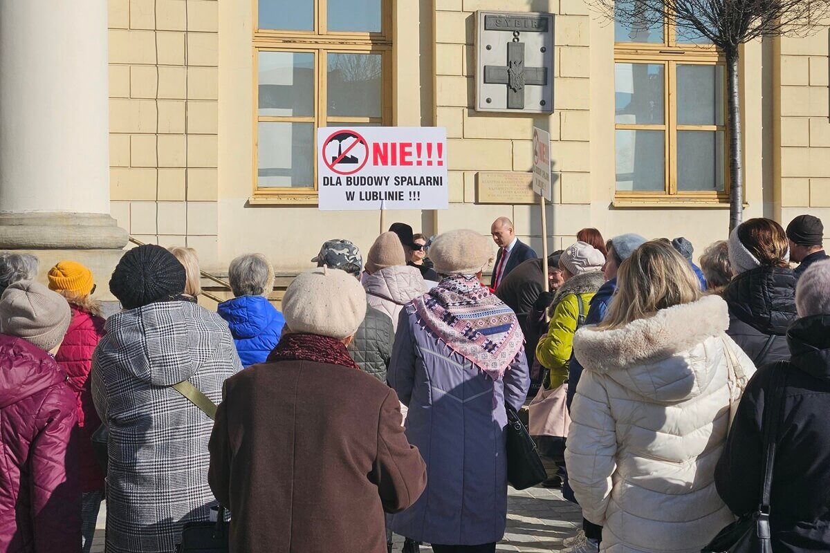 Mieszkańcy Lublina po raz czwarty wyszli na ulice miasta. Protestowali przeciwko budowie trzech spalarni śmieci 3 Protest mieszkańców Lublina wobec planów budowy trzech spalarni śmieci w mieście