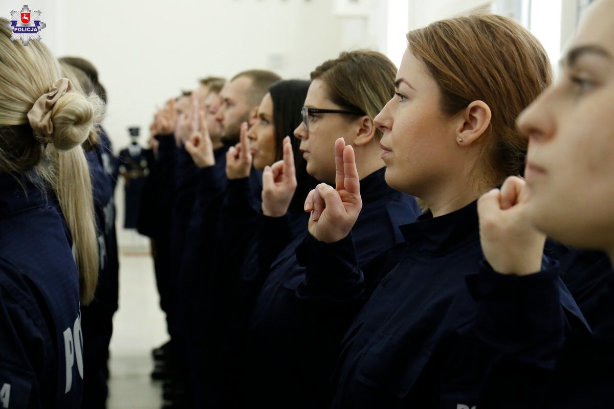 Uroczyste ślubowanie nowych policjantów. Ponad 50 funkcjonariuszy rozpoczęło służbę. Zobacz zdjęcia ze ślubowania 3 Ślubowanie nowych policjantów w Lublinie