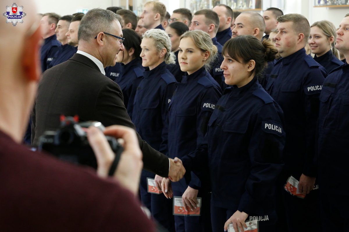 Uroczyste ślubowanie nowych policjantów. Ponad 50 funkcjonariuszy rozpoczęło służbę. Zobacz zdjęcia ze ślubowania 5 Ślubowanie nowych policjantów w Lublinie