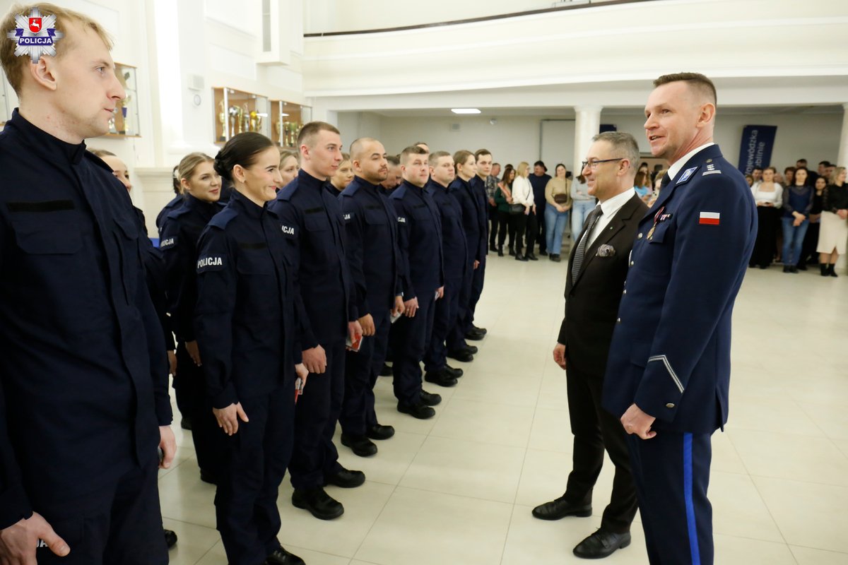 Uroczyste ślubowanie nowych policjantów. Ponad 50 funkcjonariuszy rozpoczęło służbę. Zobacz zdjęcia ze ślubowania 6 Ślubowanie nowych policjantów w Lublinie