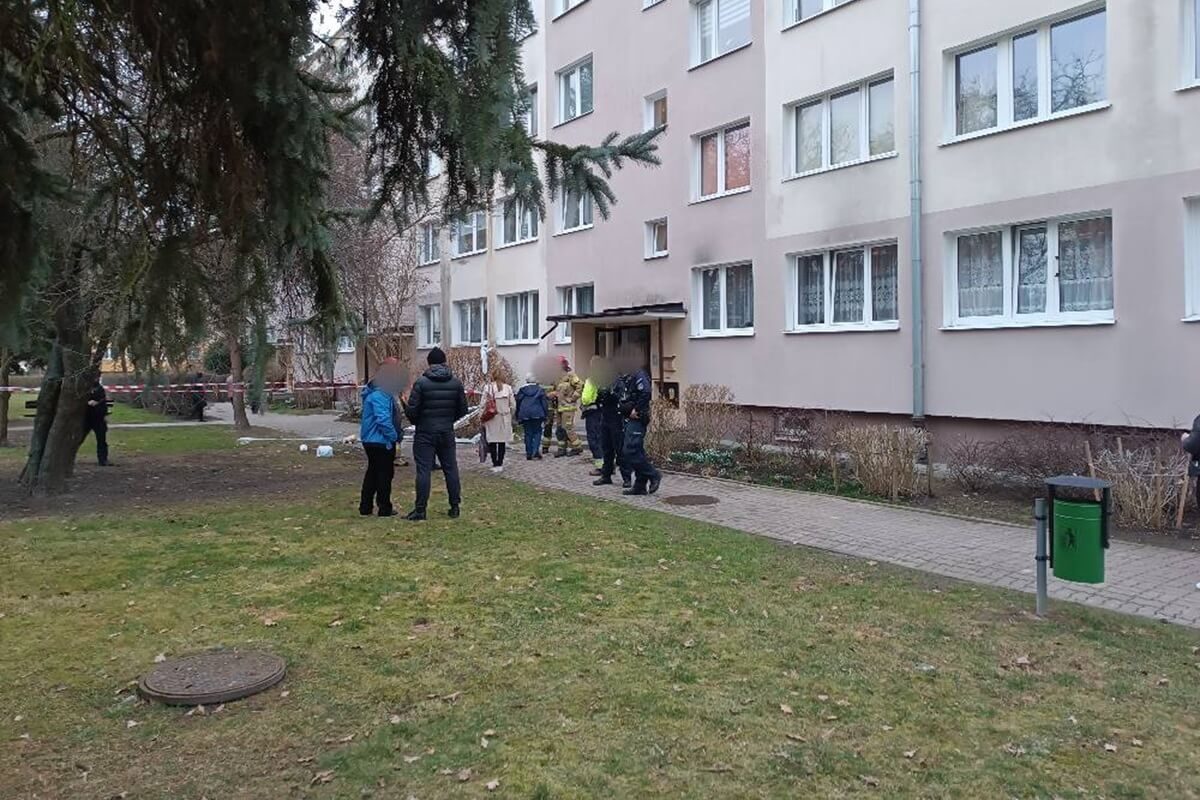 Wybuch gazu w bloku w Lublinie. Z mieszkania wyrwało okno 2 Wybuch gazu w bloku przy ul. Nałkowskich w Lublinie