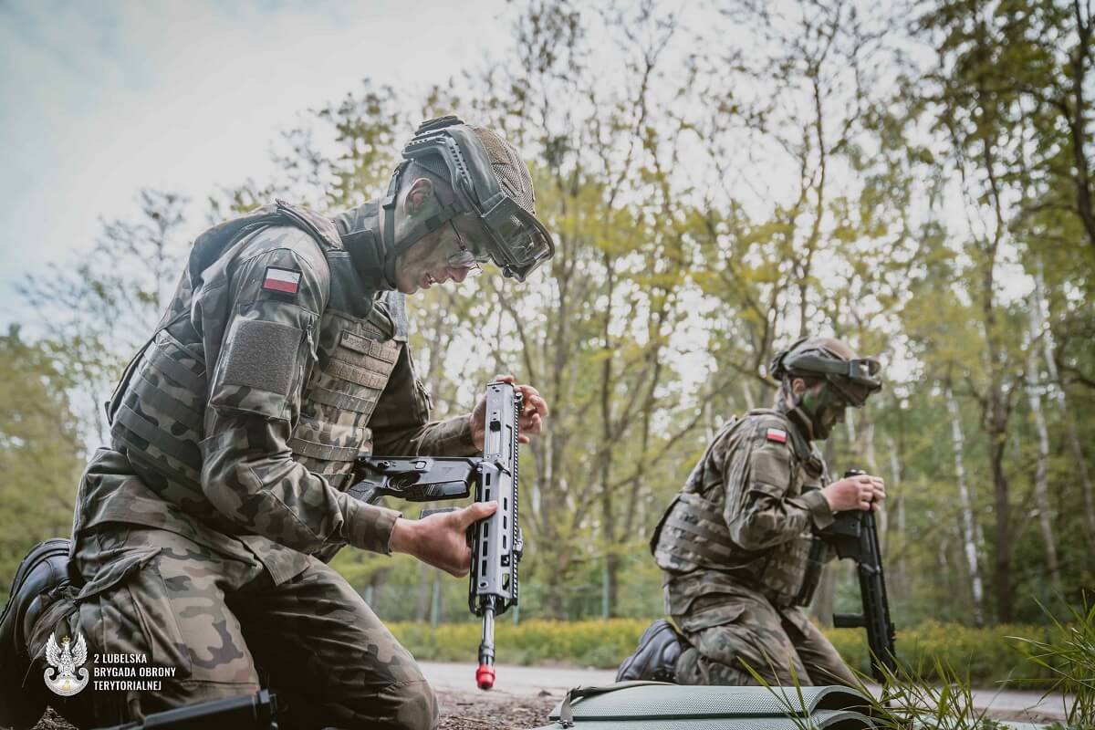 Nowi Terytorialsi gotowi do służby 2 Kursant szkolący się w ramach szkolenia wojskowego | fot. WOT