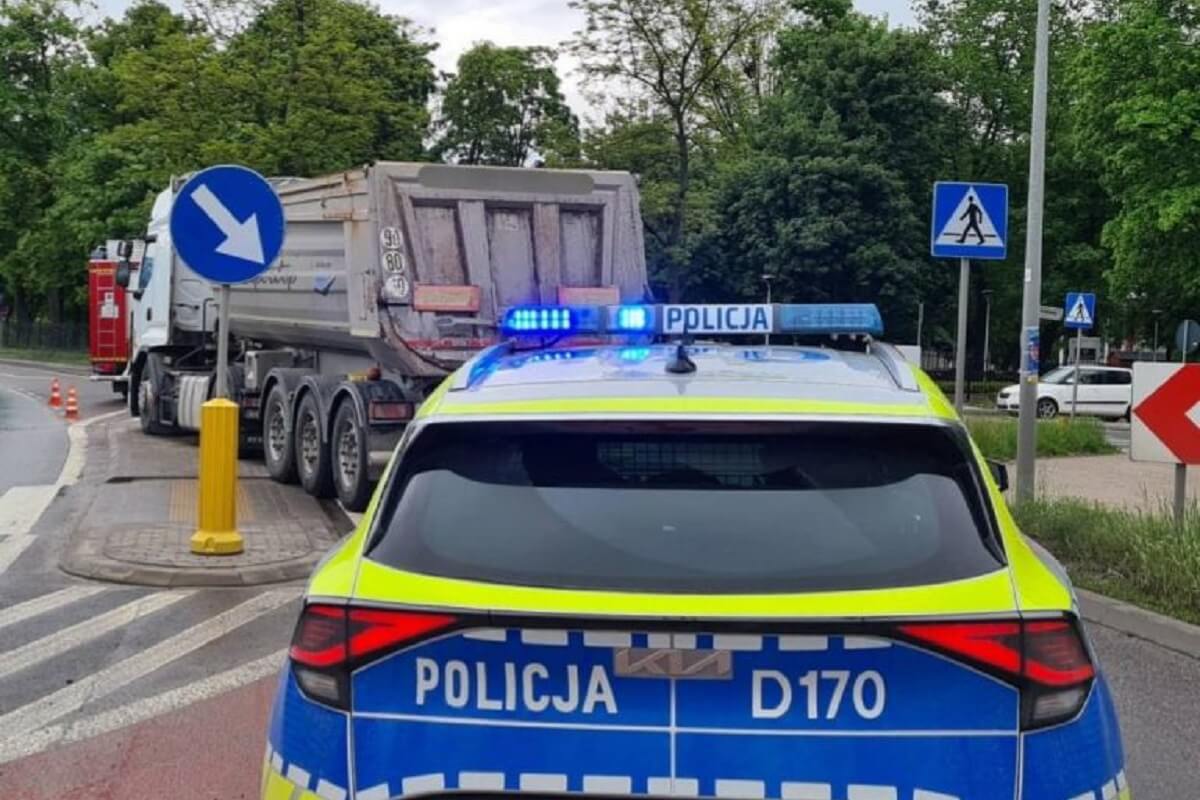 Samochód ciężarowy potrącił pieszego na pasach na DK19 2 Ciężarówka potrąciła nastolatka na pasach w Niemcach | fot. Lubelska Policja
