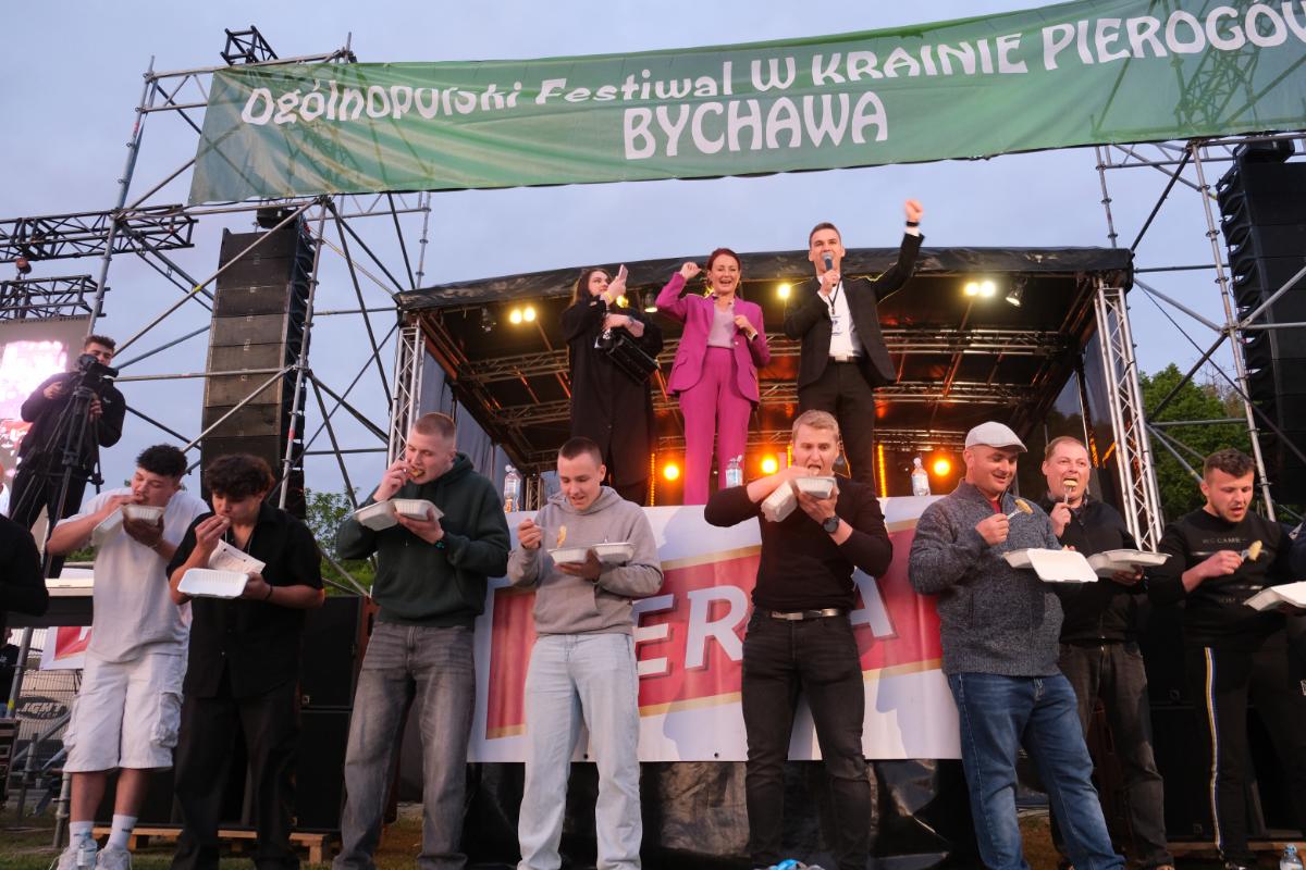 Dziesiątki tysięcy pierogów, prawdziwe tłumy i dwaj królowie na scenie. Tak w niedzielę bawiła się Bychawa! (zdjęcia) 9 Święto Pierogów w Bychawie 2025