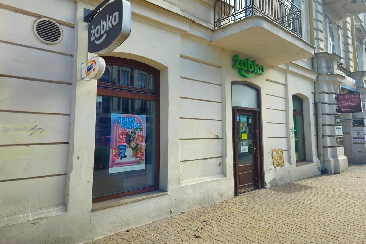 Drzwi zamknięte, półki puste i kartka na drzwiach. Co się stało z Żabką w centrum Lublina? (zdjęcia) 3 Zamknięta Żabka przy ul. Krakowskie Przedmieście 39 w Lublinie