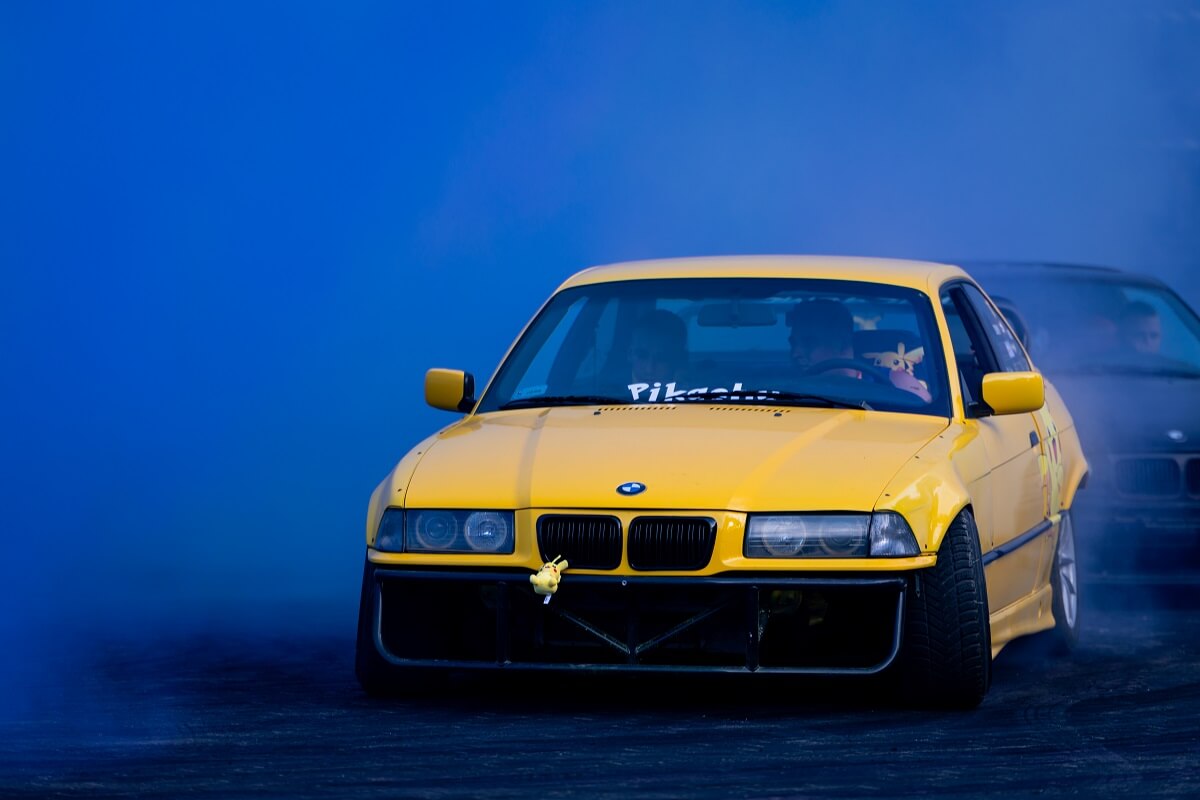 Trwają przygotowania do dużej imprezy motoryzacyjnej 2 Pokaz driftu na imprezie motoryzacyjnej
