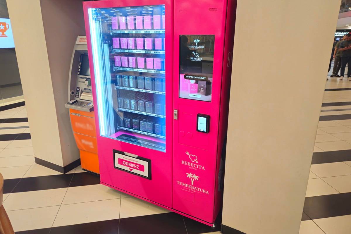 Skolim zaskakuje fanów – pierwszy w Polsce automat z perfumami artysty stanął w Lublinie! Ile kosztują? (zdjęcia) 3 Automat z perfumami Skolima w galerii VIVO! Lublin