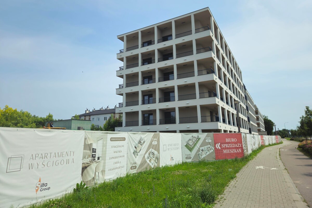Magazyn do rozbiórki, w planach nowe mieszkania. Tuż obok rośnie już osiedle mieszkaniowe (zdjęcia) 5 Budowa Apartamenty Wyścigowa