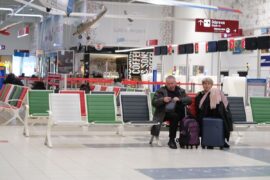 pasazerowie na lotnisku w swidniku c0e087d255d2